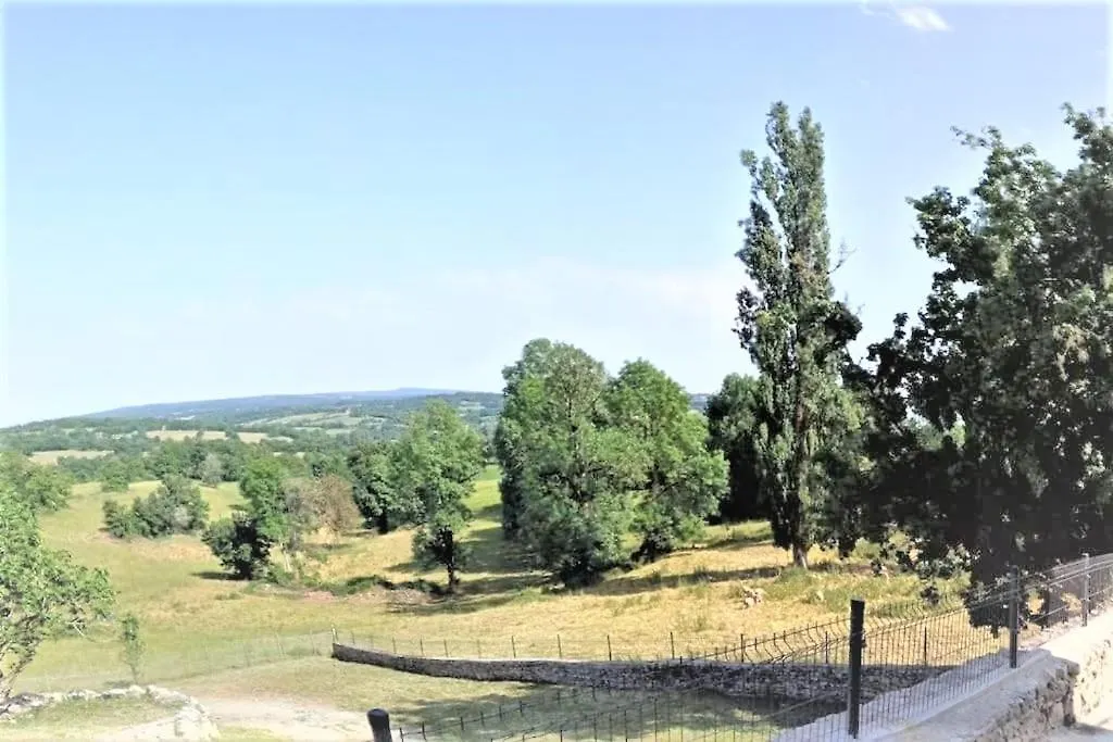 Holiday home Maison En Pierre De Taille Au Coeur Du Quercy. Srniergues France